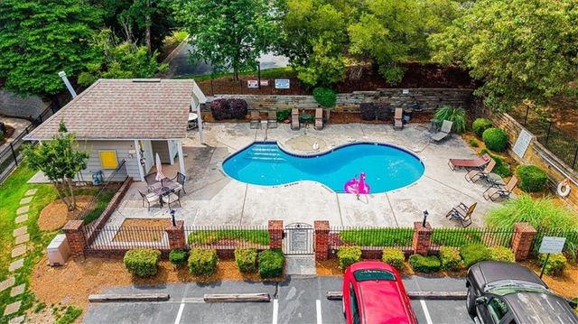 3701 Cotswold Terrace 7M, Greensboro, NC 27410