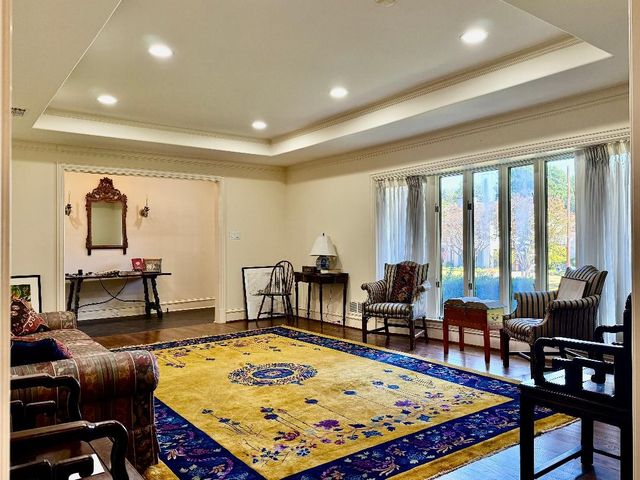 7141 Twin Tree Lane, Dallas, TX 75214