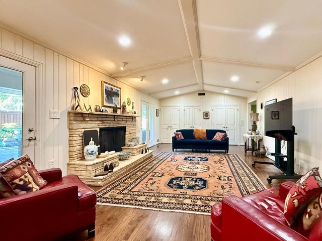 7141 Twin Tree Lane, Dallas, TX 75214