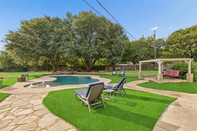 2705 N Quail Run Court, Southlake, TX 76092