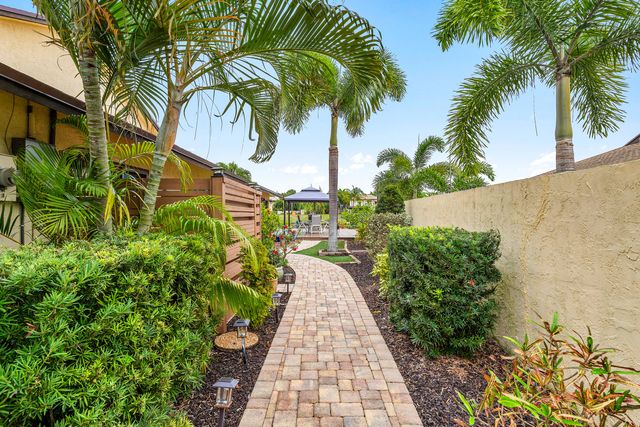 419 SW 28th Avenue, Delray Beach, FL 33445