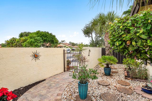 419 SW 28th Avenue, Delray Beach, FL 33445