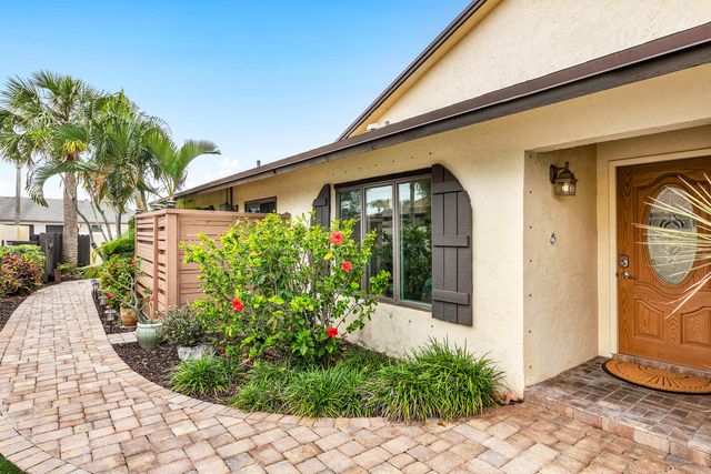 419 SW 28th Avenue, Delray Beach, FL 33445