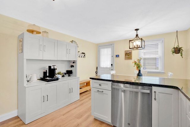 106 Maebeth St, Springfield, MA 01119