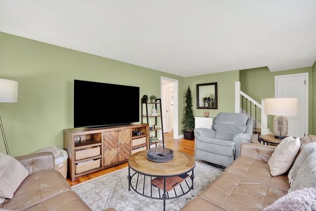 106 Maebeth St, Springfield, MA 01119