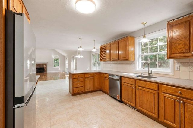 15 Marks Way, Maynard, MA 01754