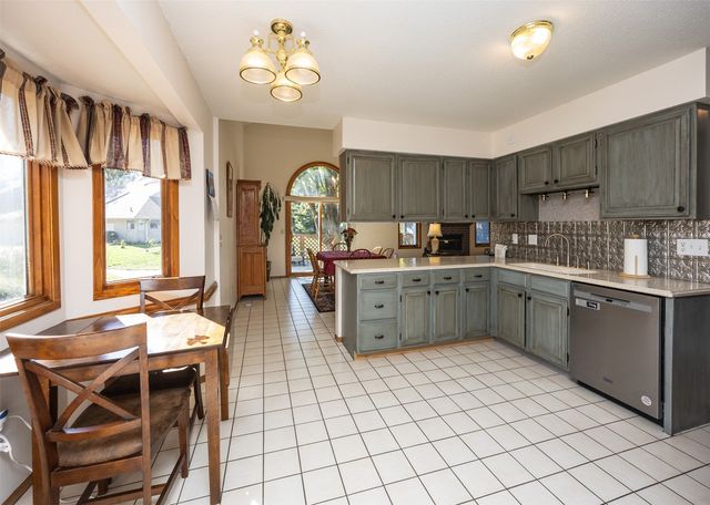 5918 Aspen Circle, Johnston, IA 50131