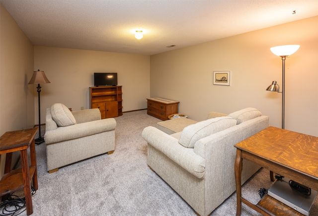 5918 Aspen Circle, Johnston, IA 50131