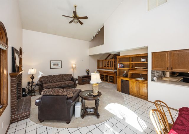 5918 Aspen Circle, Johnston, IA 50131