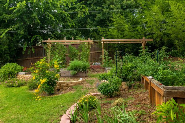 3505 Estates Drive, Dalworthington Gardens, TX 76016