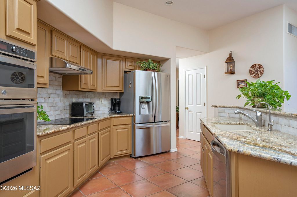 Image 10 of property listing at 715 W Panorama Road, Tucson, AZ 85704
