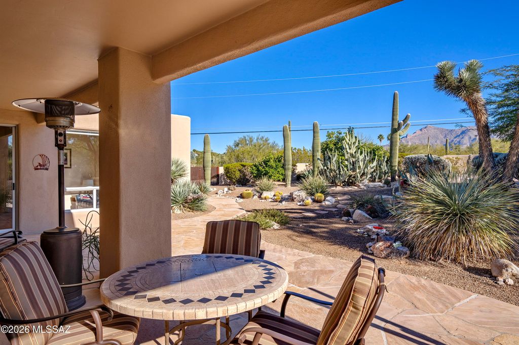 Image 14 of property listing at 715 W Panorama Road, Tucson, AZ 85704