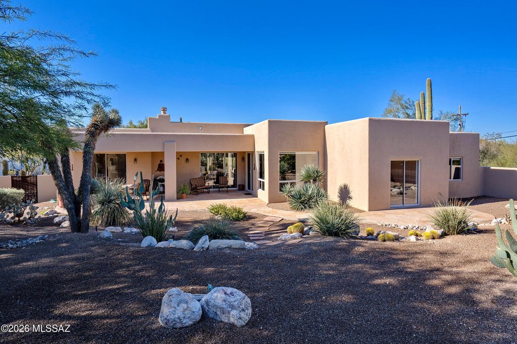 Image 16 of property listing at 715 W Panorama Road, Tucson, AZ 85704