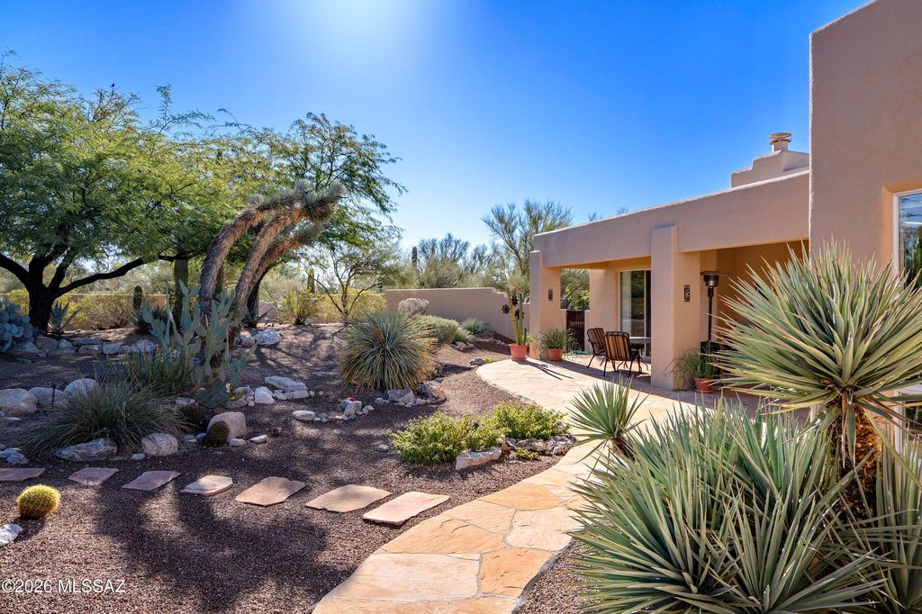 Image 17 of property listing at 715 W Panorama Road, Tucson, AZ 85704