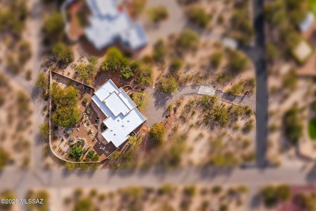 Image 33 of property listing at 715 W Panorama Road, Tucson, AZ 85704