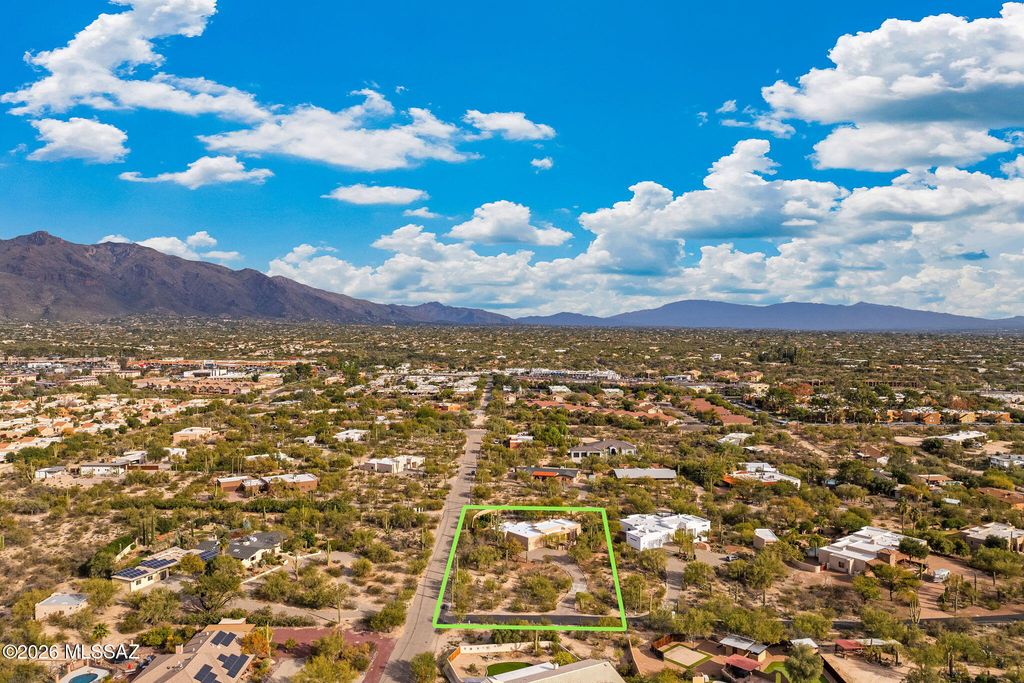Image 34 of property listing at 715 W Panorama Road, Tucson, AZ 85704