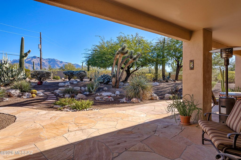 Image 4 of property listing at 715 W Panorama Road, Tucson, AZ 85704