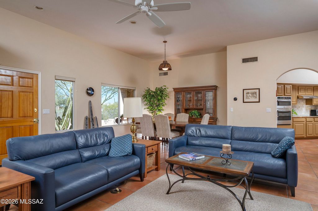 Image 5 of property listing at 715 W Panorama Road, Tucson, AZ 85704