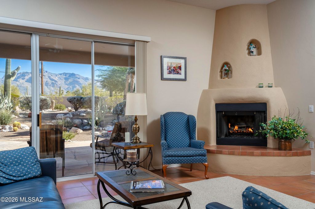 Image 6 of property listing at 715 W Panorama Road, Tucson, AZ 85704
