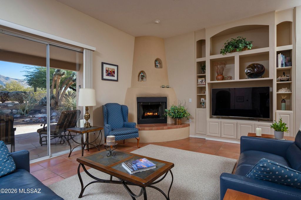 Image 7 of property listing at 715 W Panorama Road, Tucson, AZ 85704