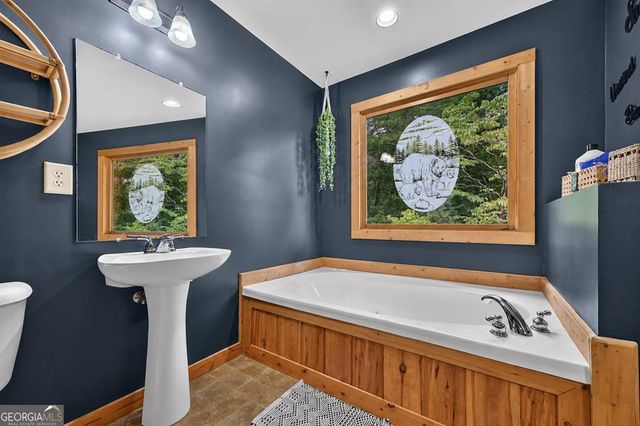 50 Kings Court, Ellijay, GA 30540