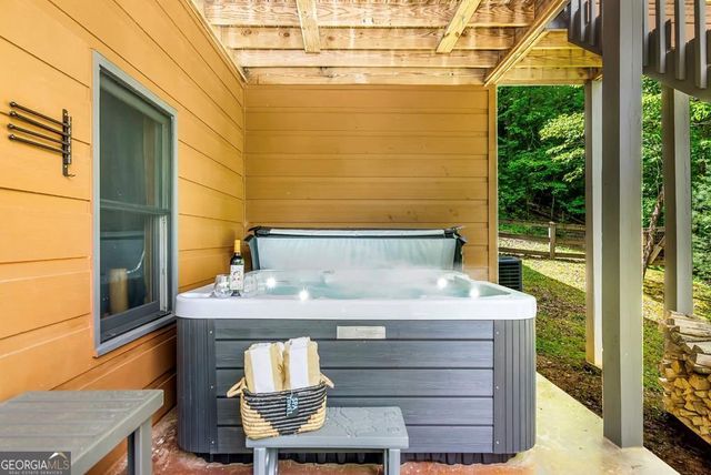 50 Kings Court, Ellijay, GA 30540