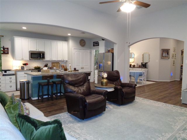 1734 Yaupon Trail Court, Alvin, TX 77511