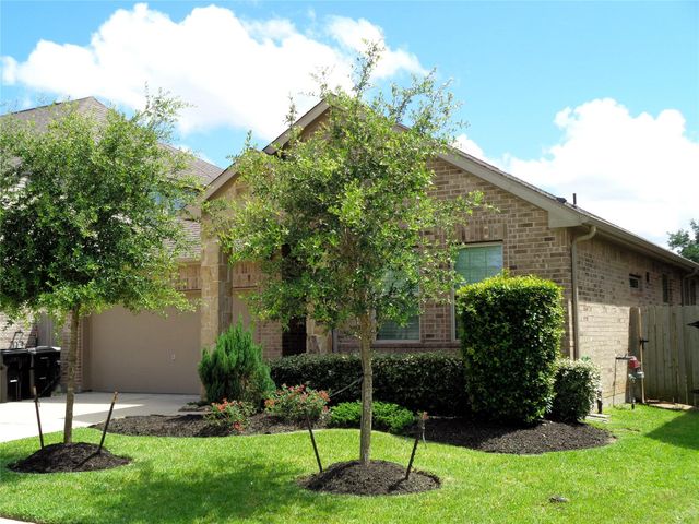 1734 Yaupon Trail Court, Alvin, TX 77511