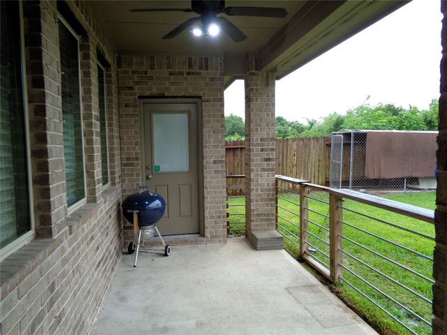 1734 Yaupon Trail Court, Alvin, TX 77511