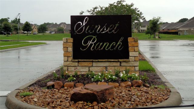 1734 Yaupon Trail Court, Alvin, TX 77511