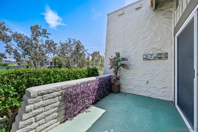 12382 Santiago Rd E, San Diego, CA 92128