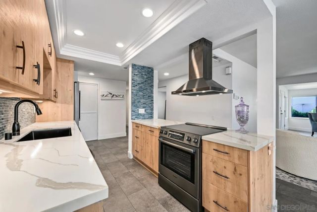12382 Santiago Rd E, San Diego, CA 92128