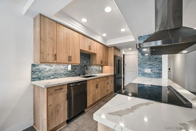 12382 Santiago Rd E, San Diego, CA 92128