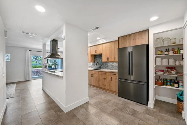 12382 Santiago Rd E, San Diego, CA 92128