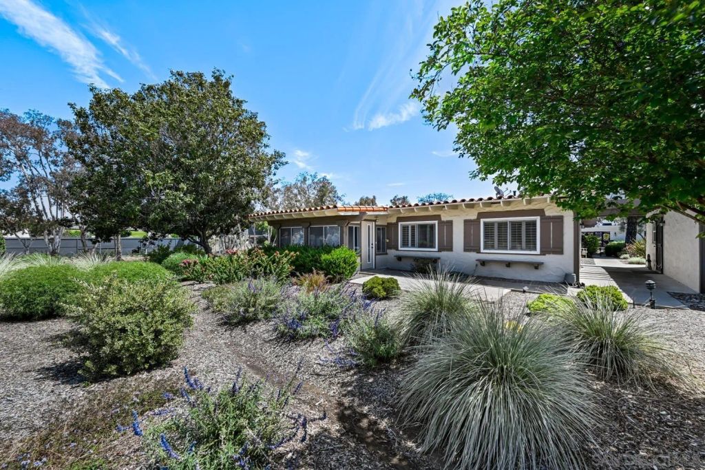 12382 Santiago Rd E, San Diego, CA 92128