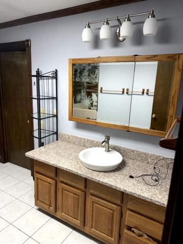 2454 Oakwood Drive, Hillsdale, MI 49242