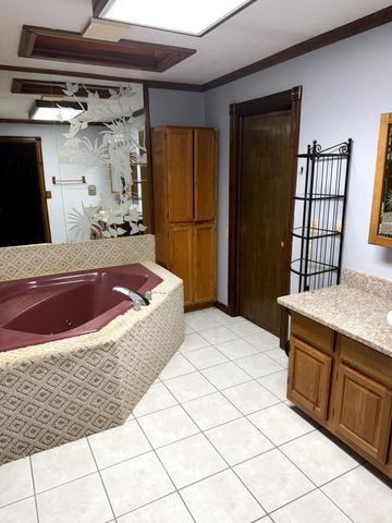 2454 Oakwood Drive, Hillsdale, MI 49242