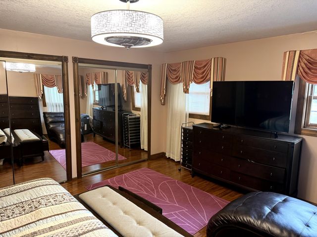 2454 Oakwood Drive, Hillsdale, MI 49242