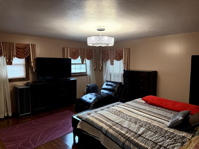 2454 Oakwood Drive, Hillsdale, MI 49242