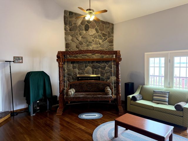 2454 Oakwood Drive, Hillsdale, MI 49242