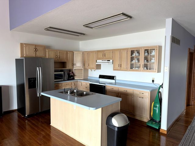 2454 Oakwood Drive, Hillsdale, MI 49242