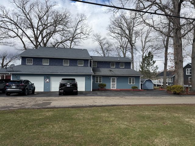 2454 Oakwood Drive, Hillsdale, MI 49242