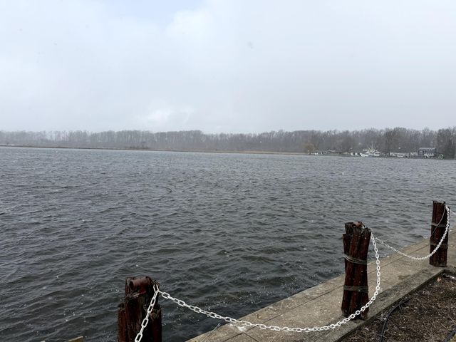 2454 Oakwood Drive, Hillsdale, MI 49242