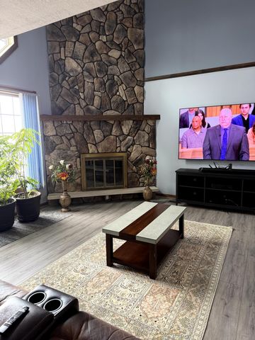 2454 Oakwood Drive, Hillsdale, MI 49242