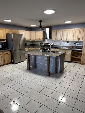 2454 Oakwood Drive, Hillsdale, MI 49242