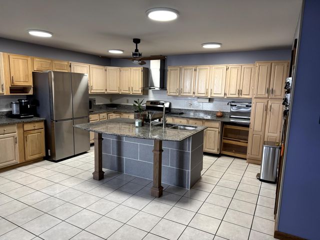 2454 Oakwood Drive, Hillsdale, MI 49242