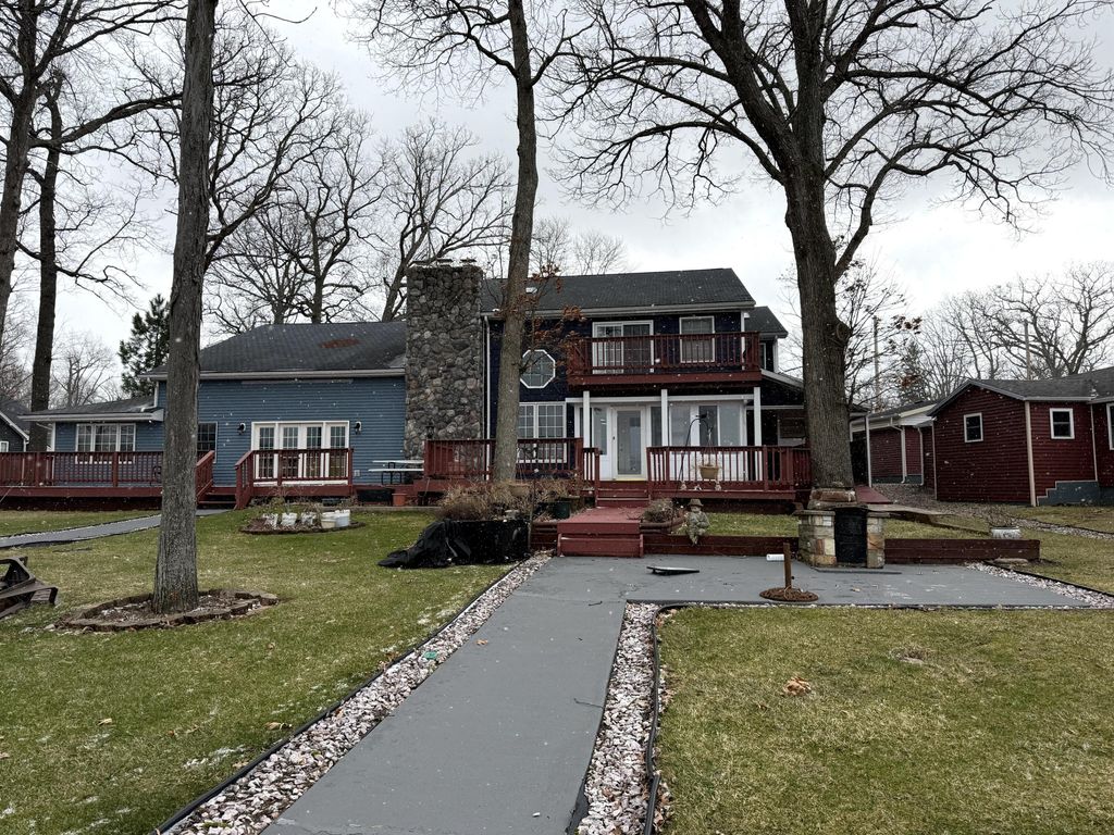 2454 Oakwood Drive, Hillsdale, MI 49242