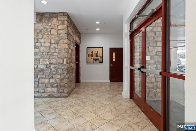 1 Parkway 202, Wallington, NJ 07057