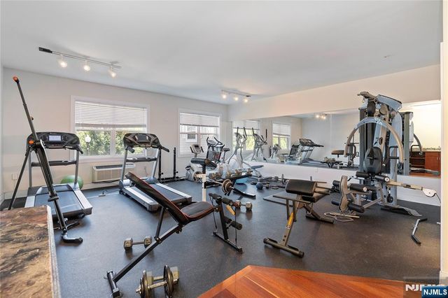 1 Parkway 202, Wallington, NJ 07057