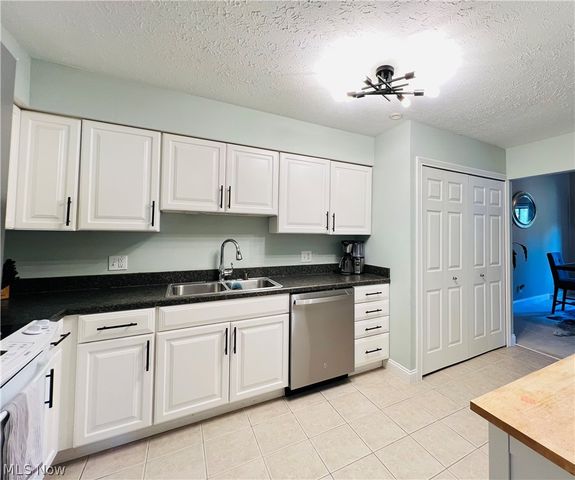 7047 Bristlewood Drive, Concord Twp, OH 44077
